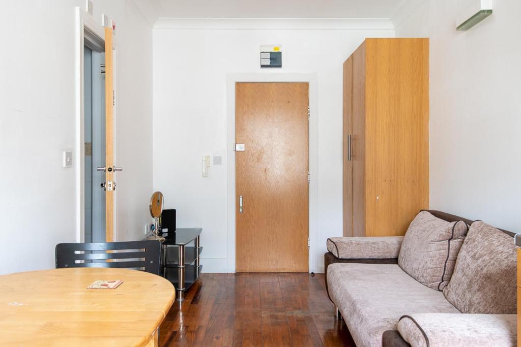 London Central Studio Экстерьер фото