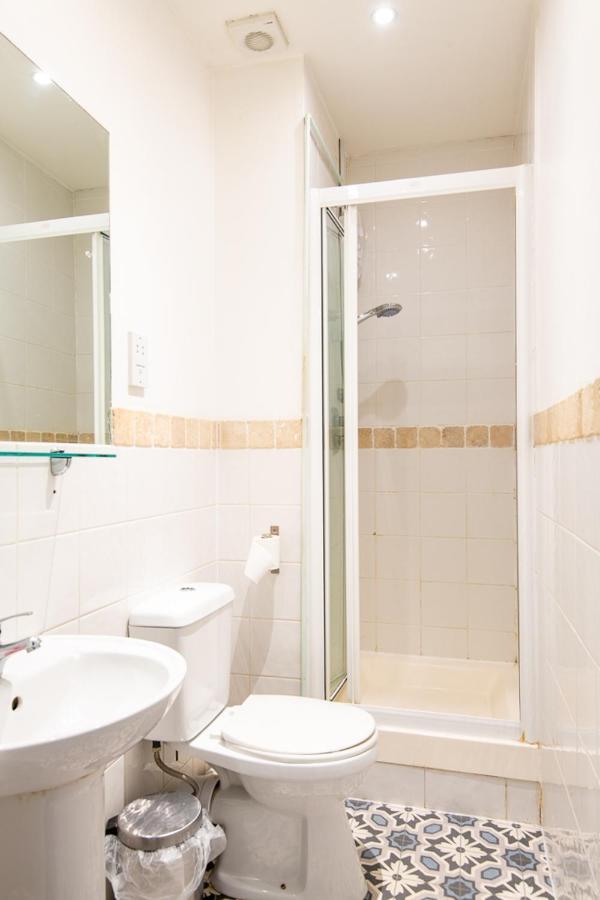 London Central Studio Экстерьер фото